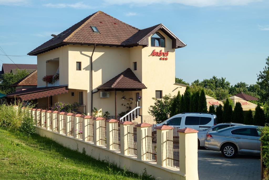 Râmnicu Vâlcea Pensiunea Andrei Rm Valcea מראה חיצוני תמונה